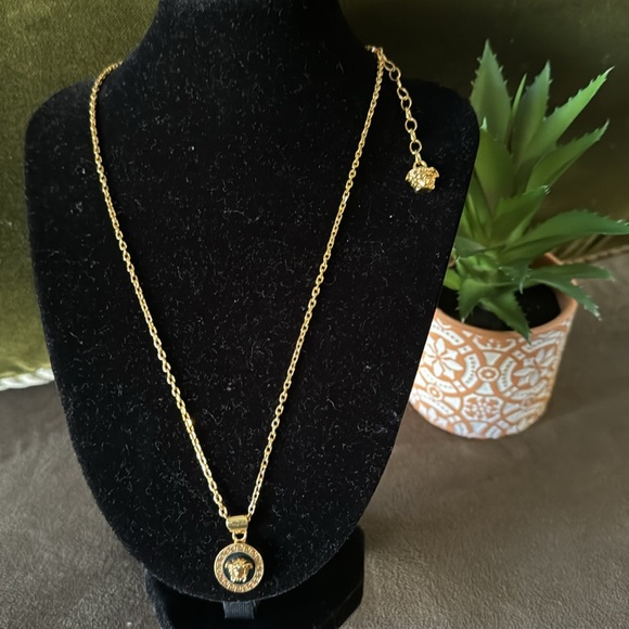 Versche Medusa Vintage Adjustable Necklace - Picture 7 of 7
